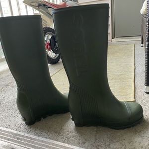 Sorel wedged rain boots Sz 10